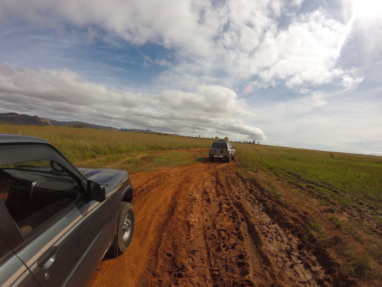 On the track towards the Makay massif - April 2016 (Source : B. GILLES)